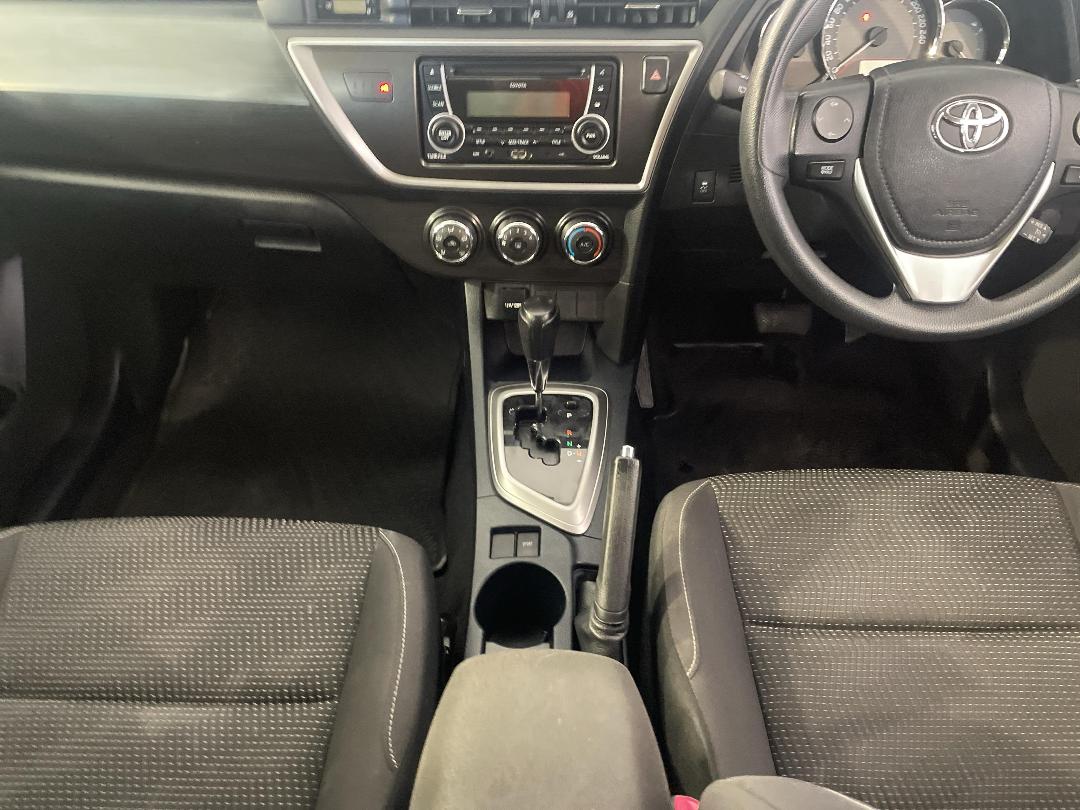 Photo '18' of Toyota Corolla Photo '18' of Toyota Corolla