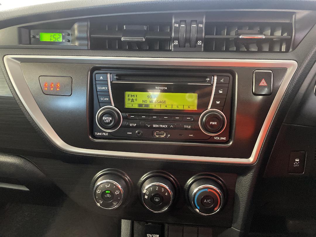 Photo '26' of Toyota Corolla Photo '26' of Toyota Corolla