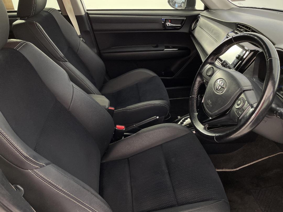 Photo '16' of Toyota Corolla Photo '16' of Toyota Corolla