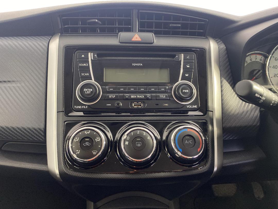 Photo '18' of Toyota Corolla