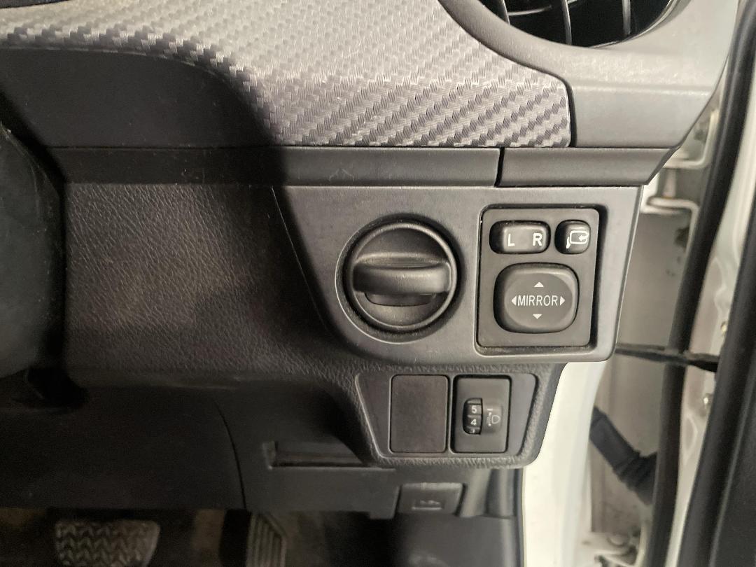 Photo '24' of Toyota Corolla