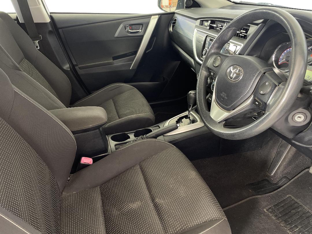 Photo '16' of Toyota Corolla Photo '16' of Toyota Corolla