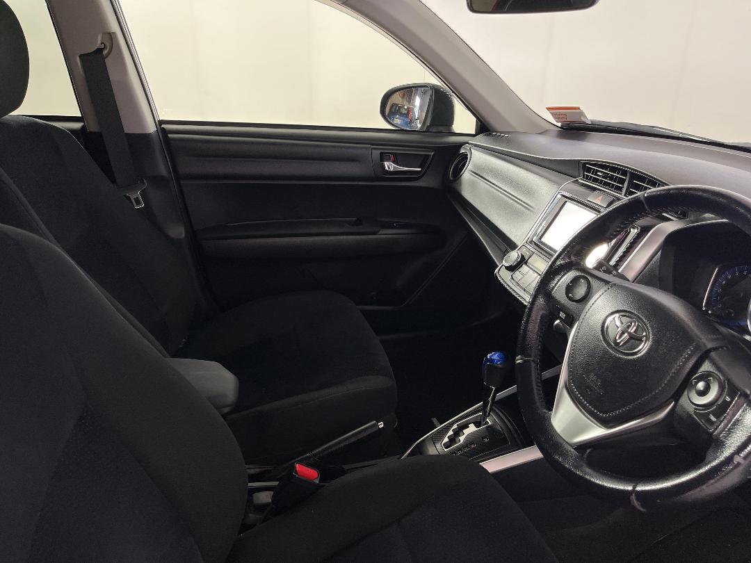 Photo '16' of Toyota Corolla