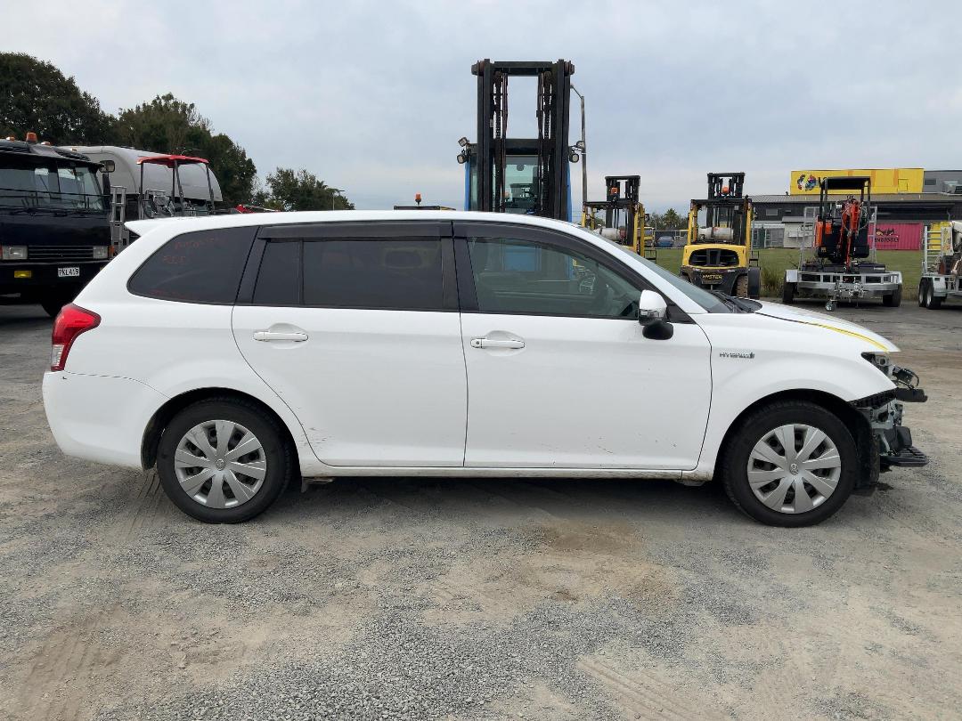 Photo '2' of Toyota Corolla Fielder Hybrid