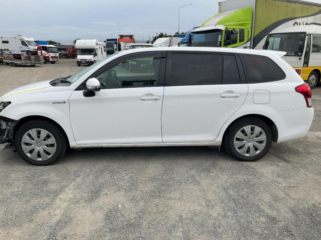 Photo '6' of Toyota Corolla Fielder Hybrid