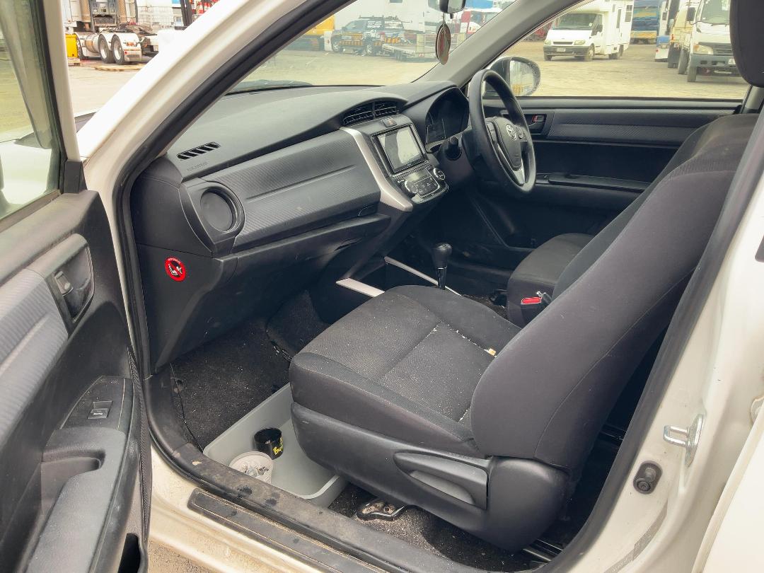 Photo '15' of Toyota Corolla Fielder Hybrid