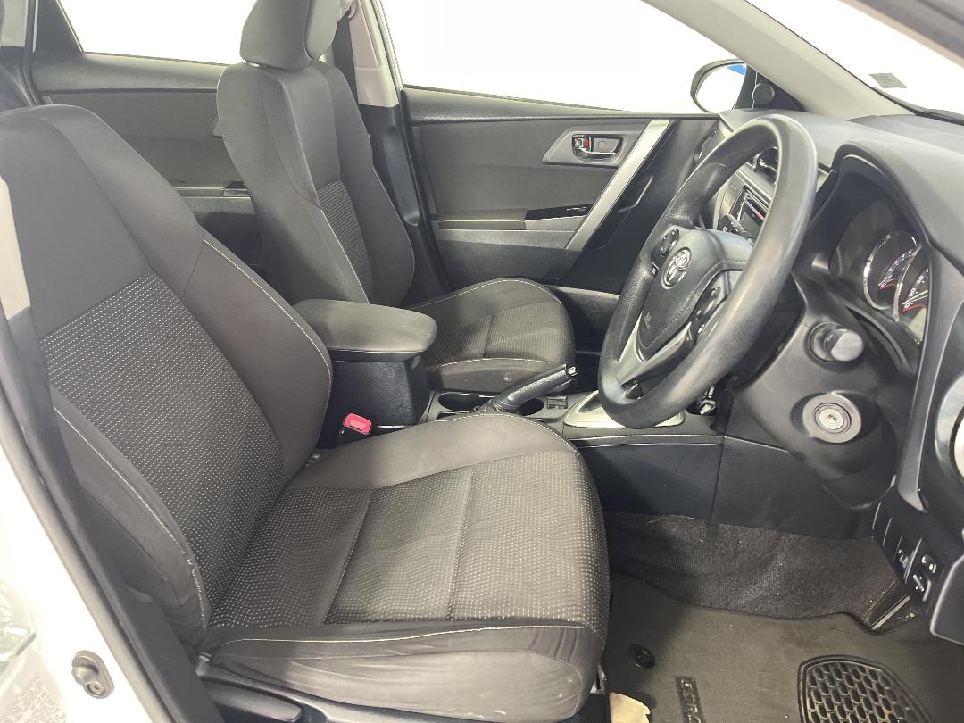 Photo '16' of Toyota Corolla