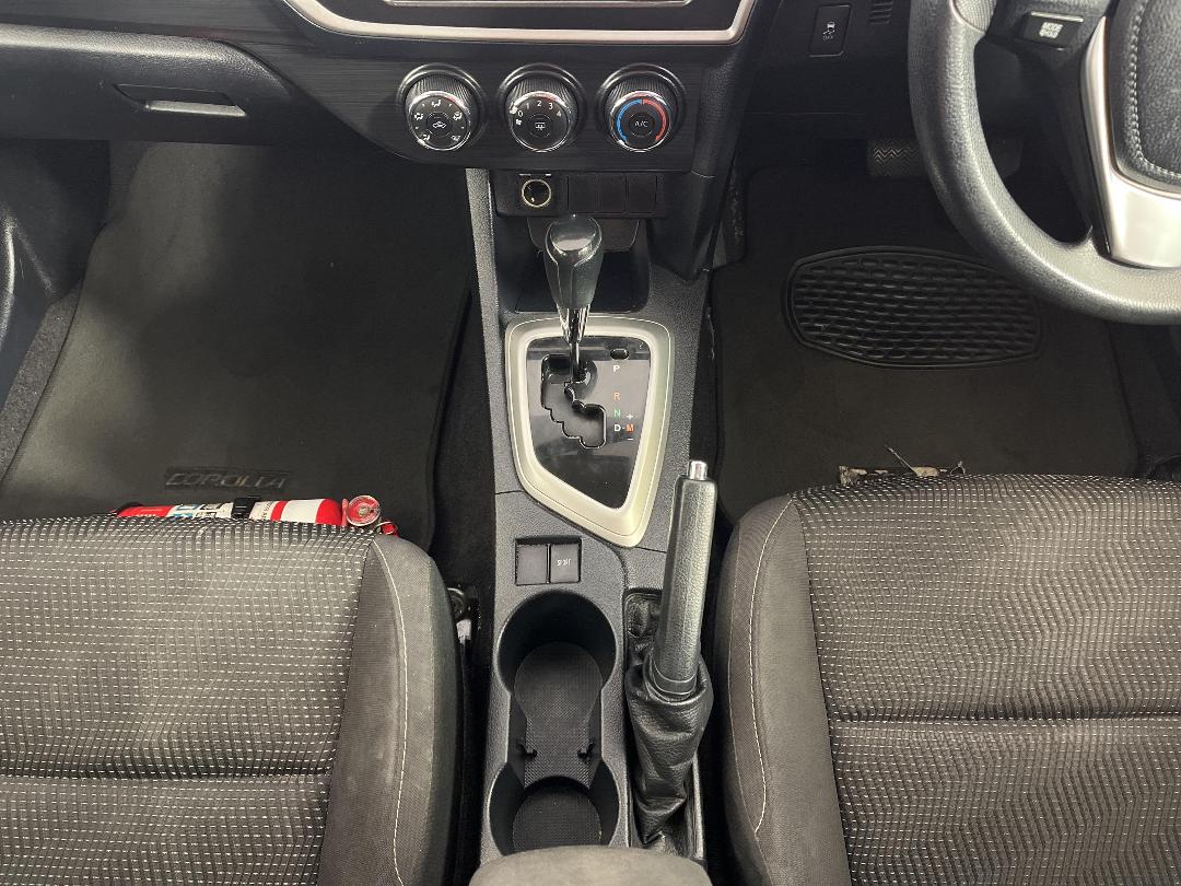 Photo '18' of Toyota Corolla