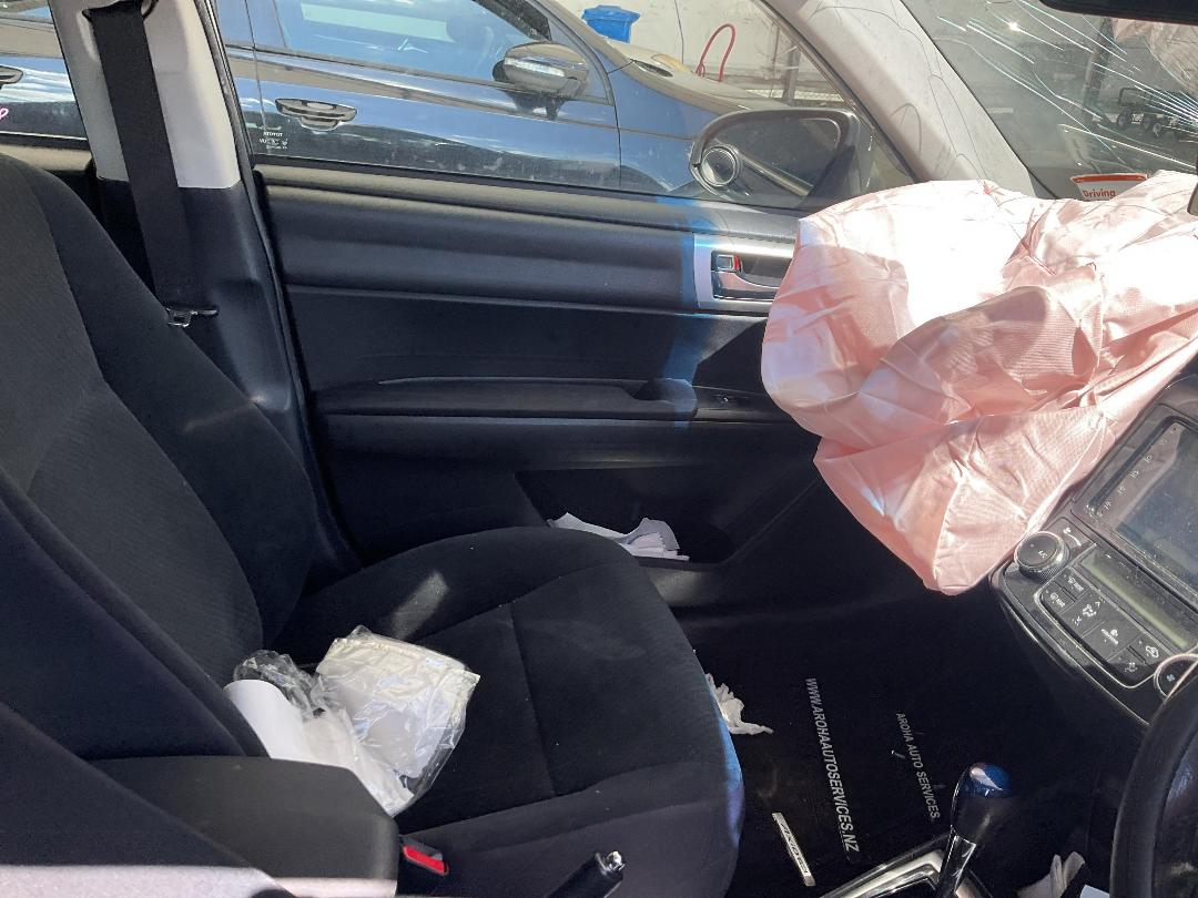 Photo '17' of Toyota Corolla Axio Photo '17' of Toyota Corolla Axio