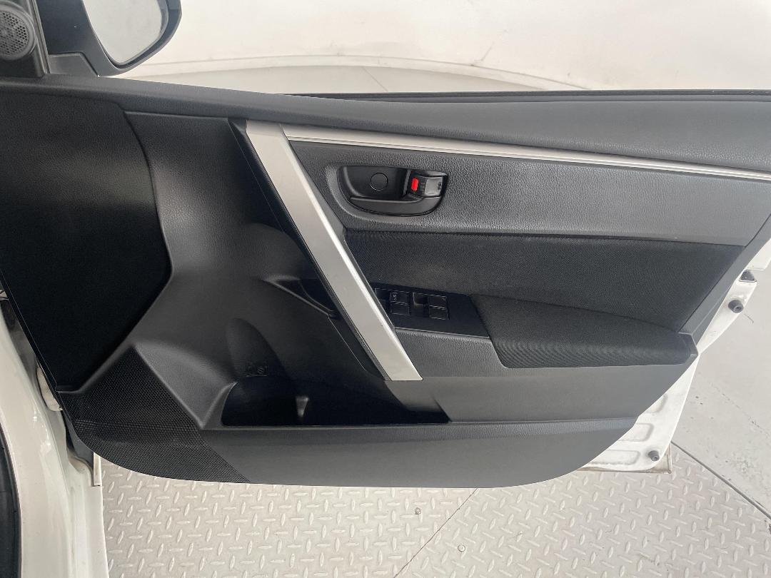 Photo '15' of Toyota Corolla Photo '15' of Toyota Corolla