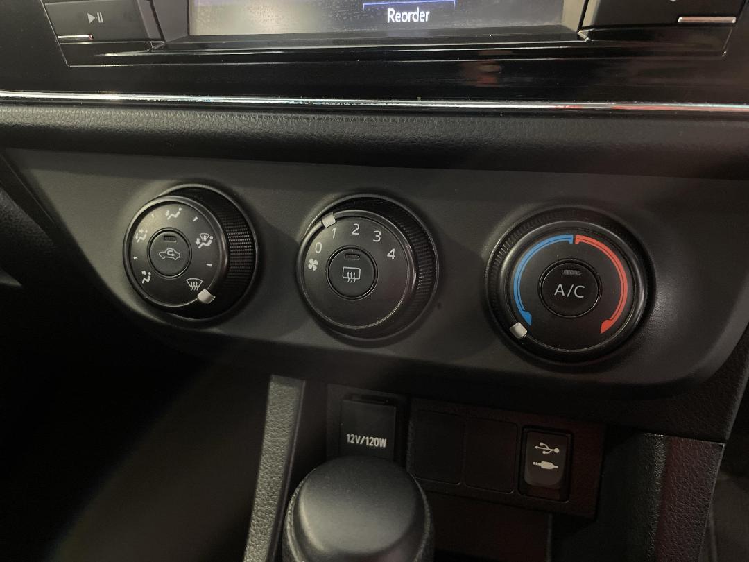 Photo '31' of Toyota Corolla Photo '31' of Toyota Corolla