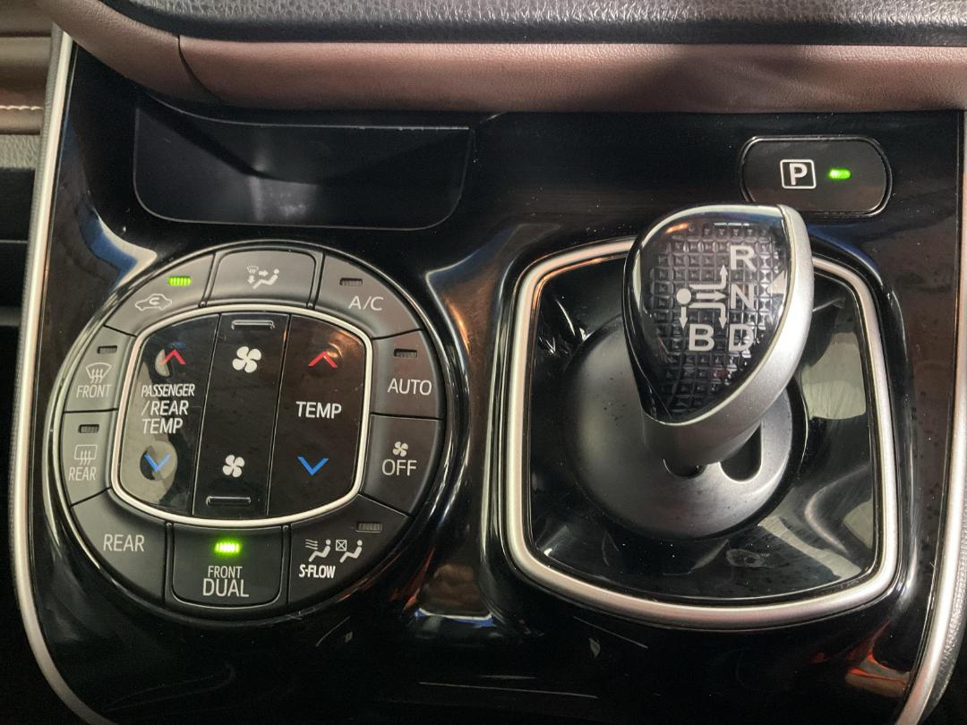 Photo '18' of Toyota Esquire