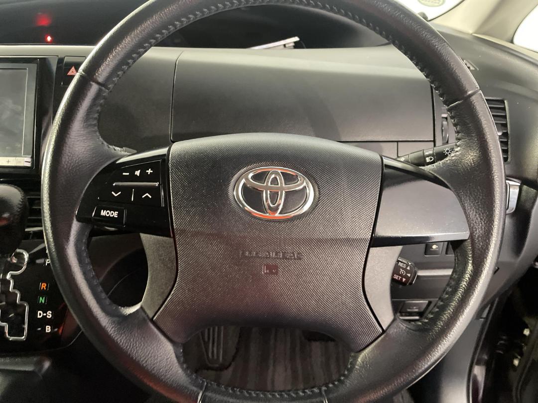 Photo '28' of Toyota Estima