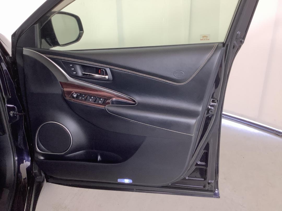 Photo '15' of Toyota Harrier Photo '15' of Toyota Harrier