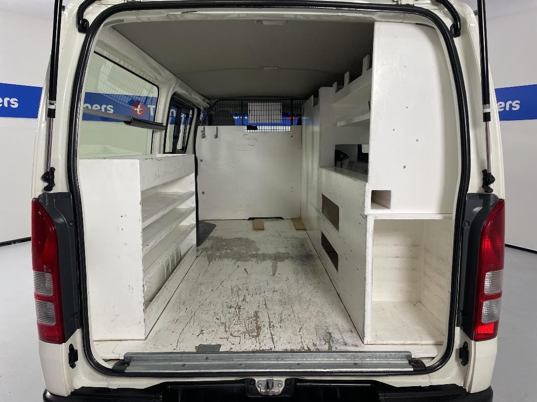 Photo '14' of Toyota Hiace Photo '14' of Toyota Hiace