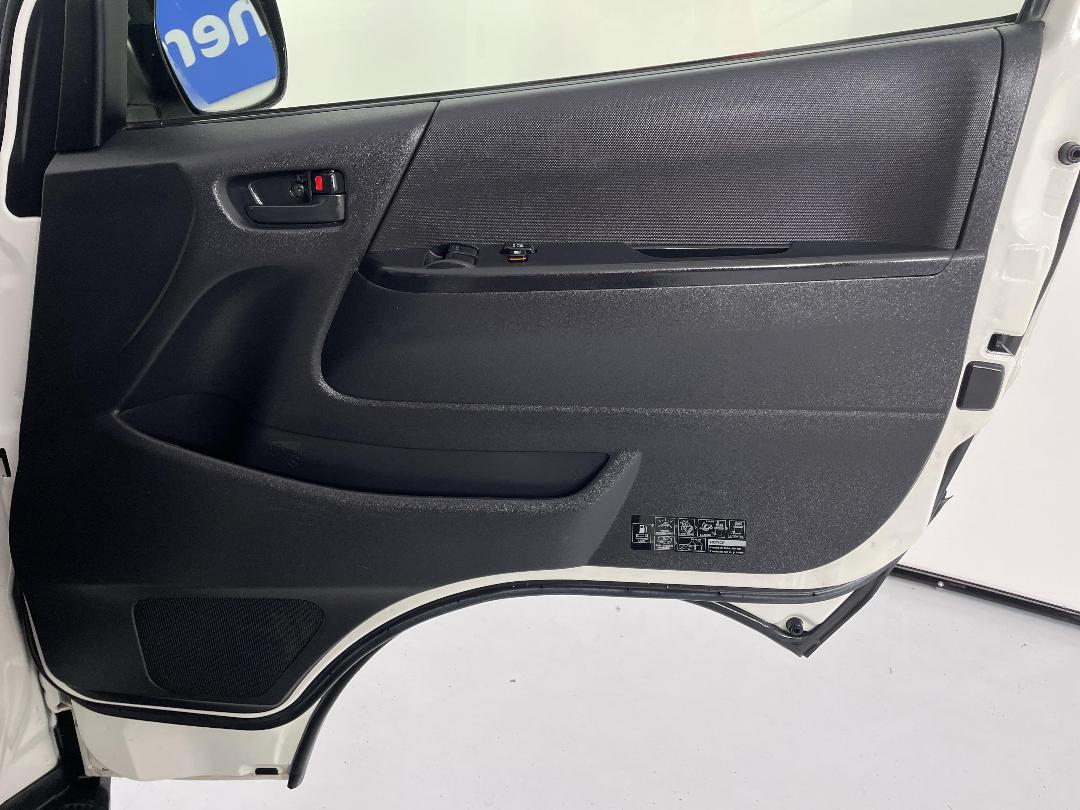 Photo '15' of Toyota Hiace Photo '15' of Toyota Hiace