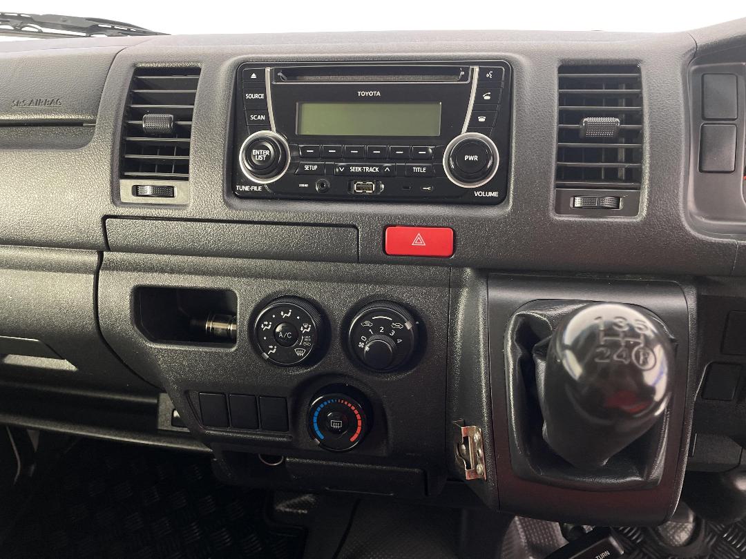 Photo '18' of Toyota Hiace Photo '18' of Toyota Hiace