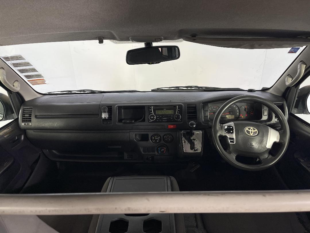 Photo '17' of Toyota Hiace