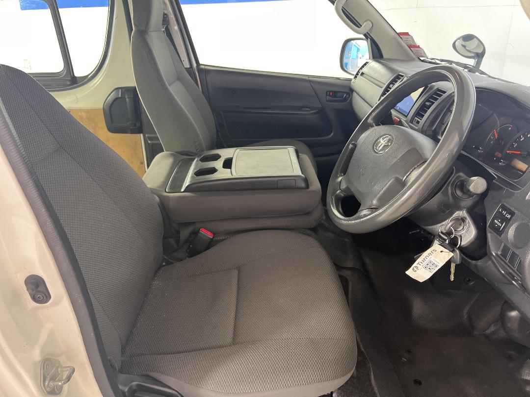 Photo '16' of Toyota Hiace