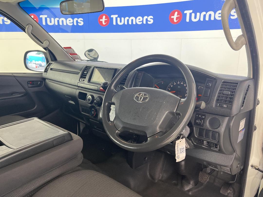 Photo '17' of Toyota Hiace