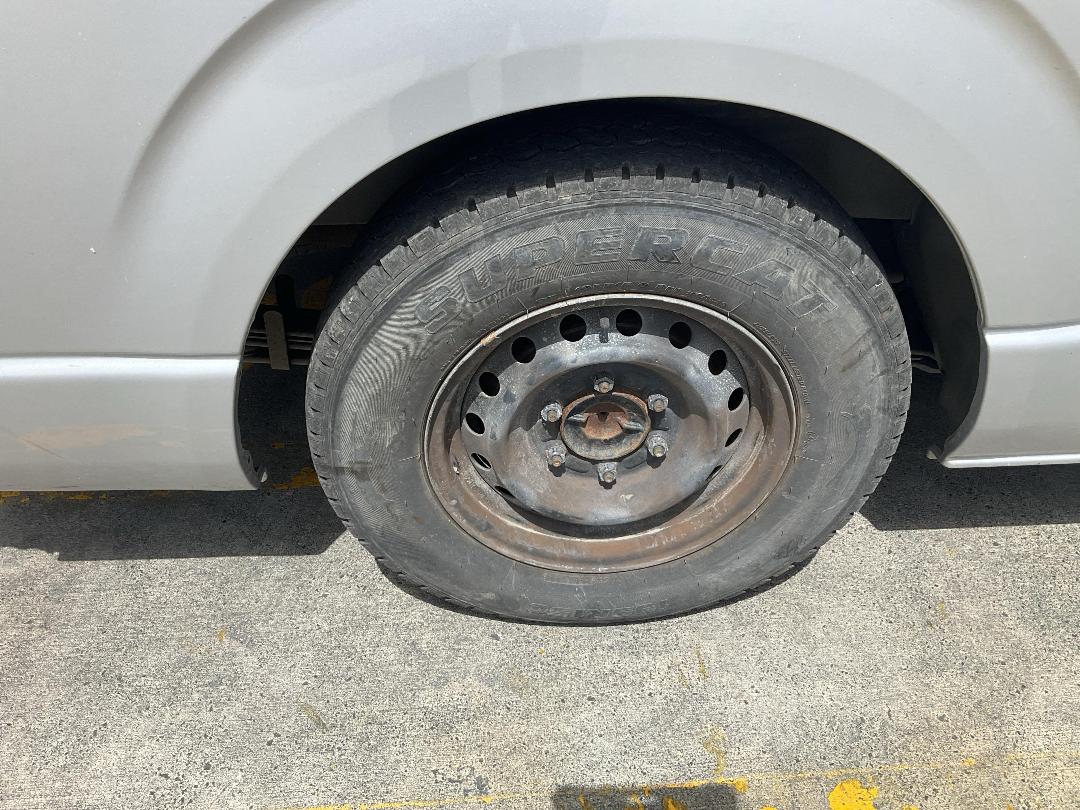 Photo '16' of Toyota Hiace Photo '16' of Toyota Hiace