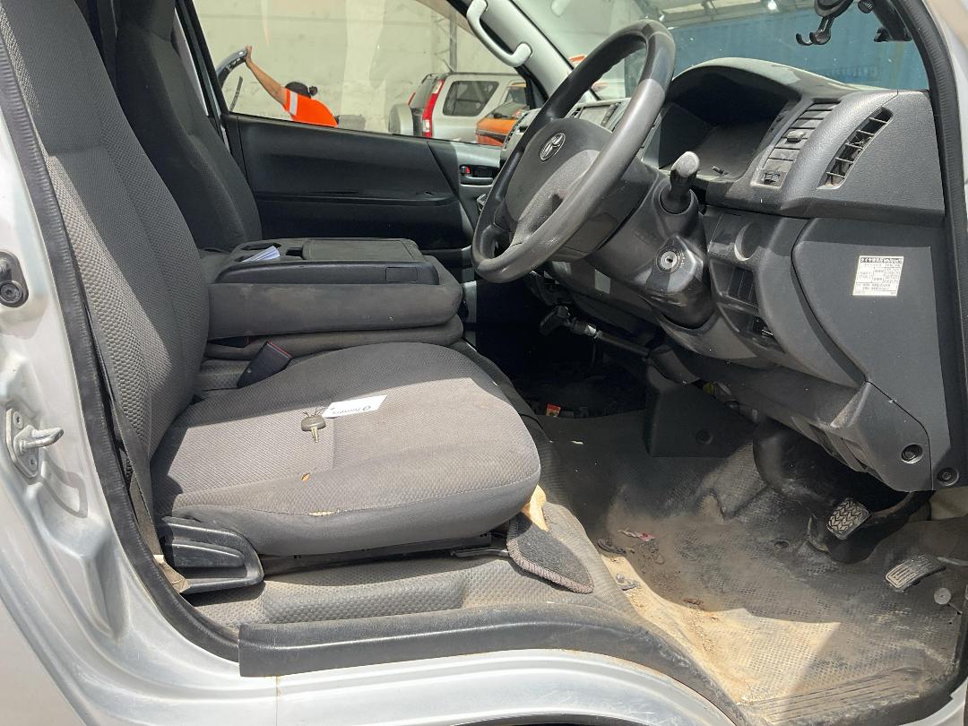 Photo '18' of Toyota Hiace Photo '18' of Toyota Hiace