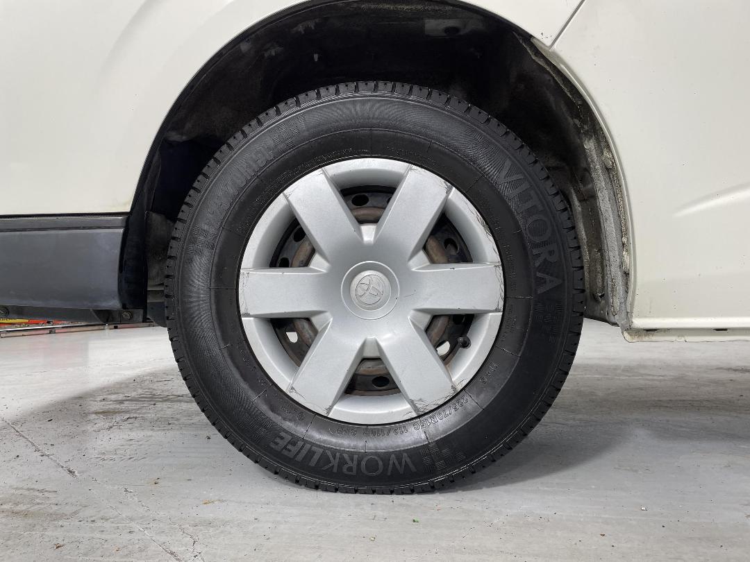 Photo '10' of Toyota Hiace