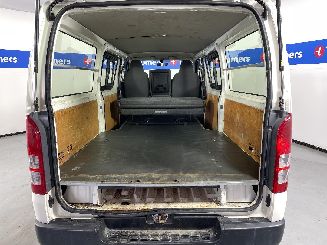 Photo '14' of Toyota Hiace