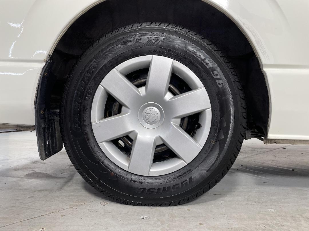 Photo '12' of Toyota Hiace