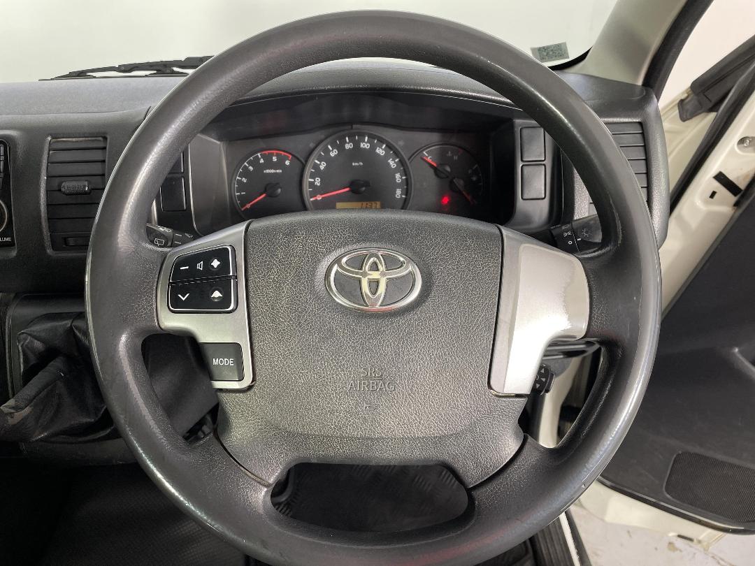 Photo '25' of Toyota Hiace