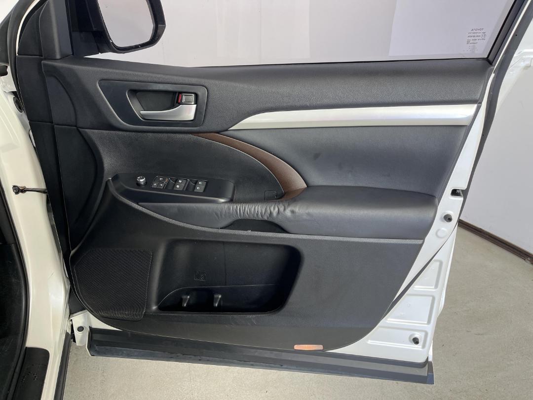 Photo '15' of Toyota Highlander Photo '15' of Toyota Highlander