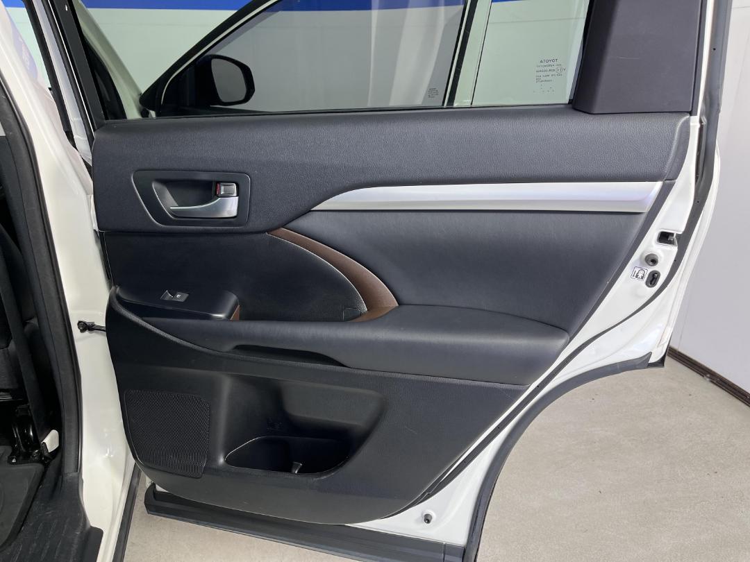 Photo '19' of Toyota Highlander Photo '19' of Toyota Highlander