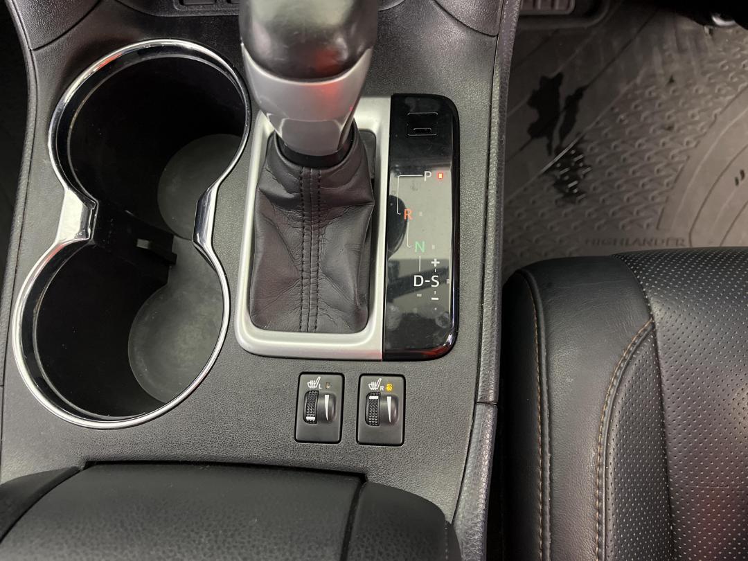 Photo '30' of Toyota Highlander Photo '30' of Toyota Highlander