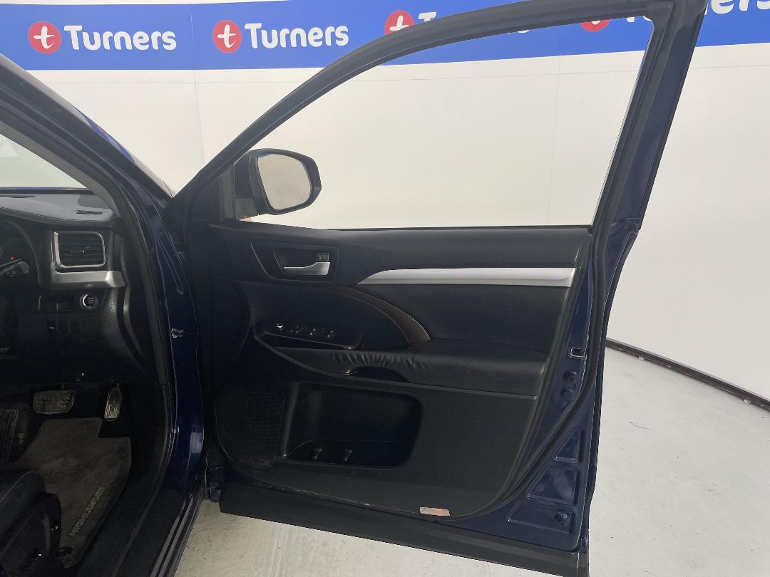 Photo '15' of Toyota Highlander Photo '15' of Toyota Highlander