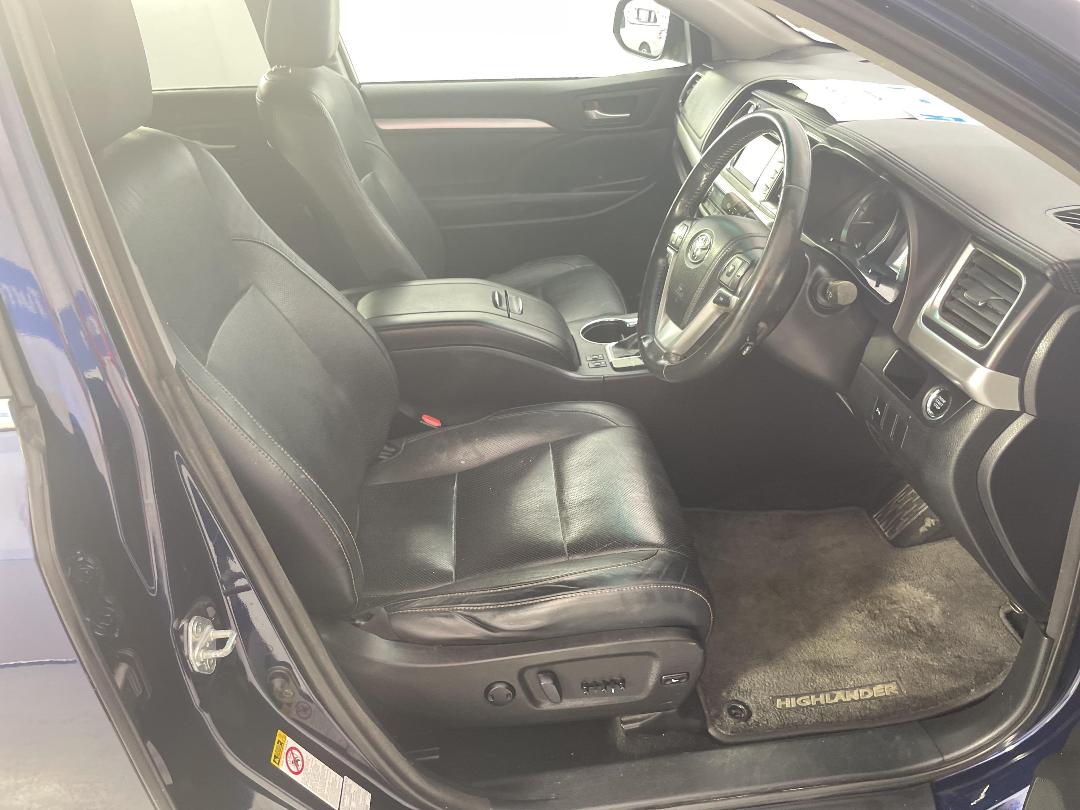 Photo '16' of Toyota Highlander Photo '16' of Toyota Highlander