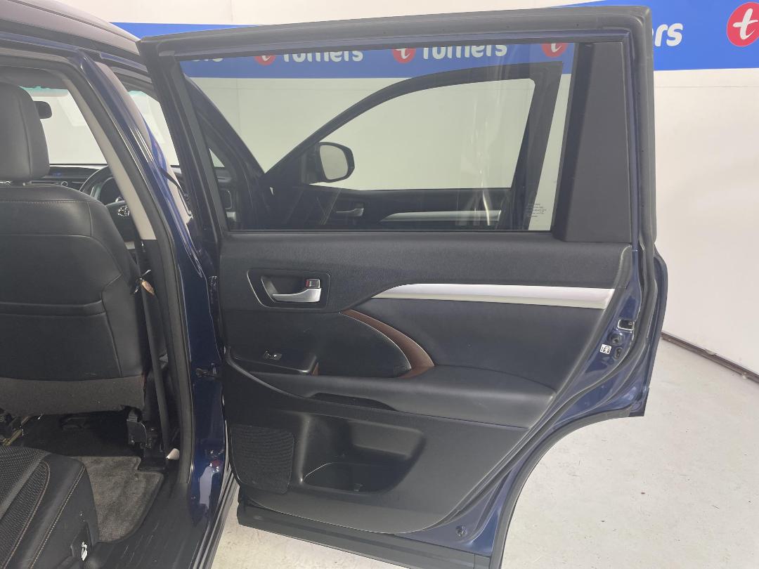 Photo '19' of Toyota Highlander Photo '19' of Toyota Highlander