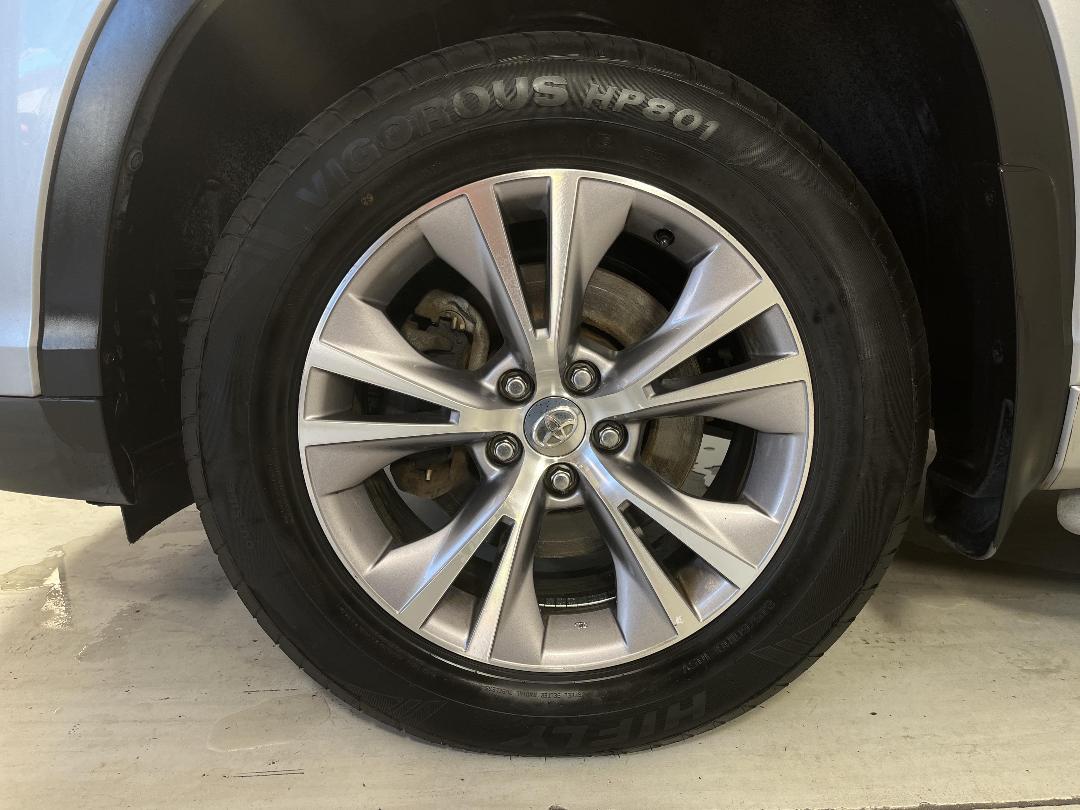 Photo '10' of Toyota Highlander Photo '10' of Toyota Highlander