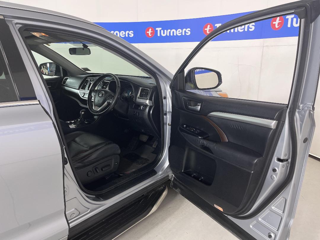 Photo '15' of Toyota Highlander Photo '15' of Toyota Highlander