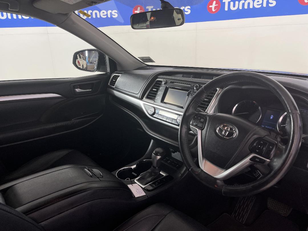 Photo '16' of Toyota Highlander Photo '16' of Toyota Highlander