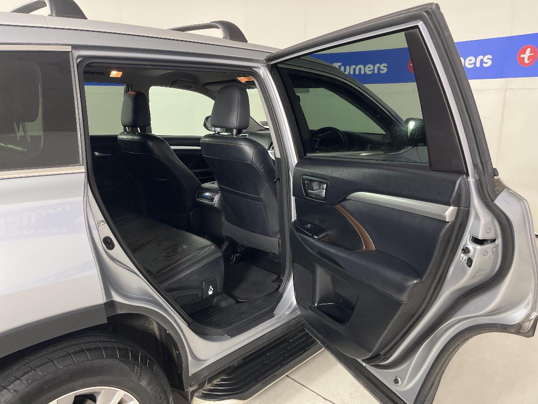 Photo '19' of Toyota Highlander Photo '19' of Toyota Highlander