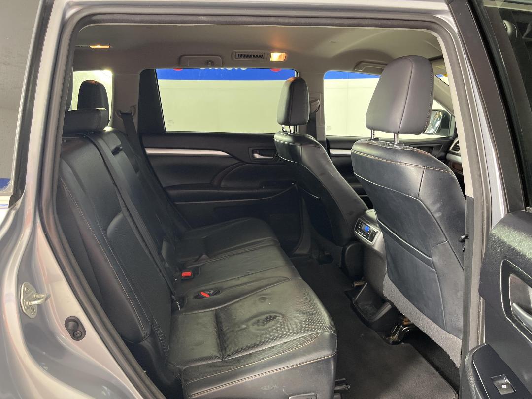 Photo '20' of Toyota Highlander Photo '20' of Toyota Highlander