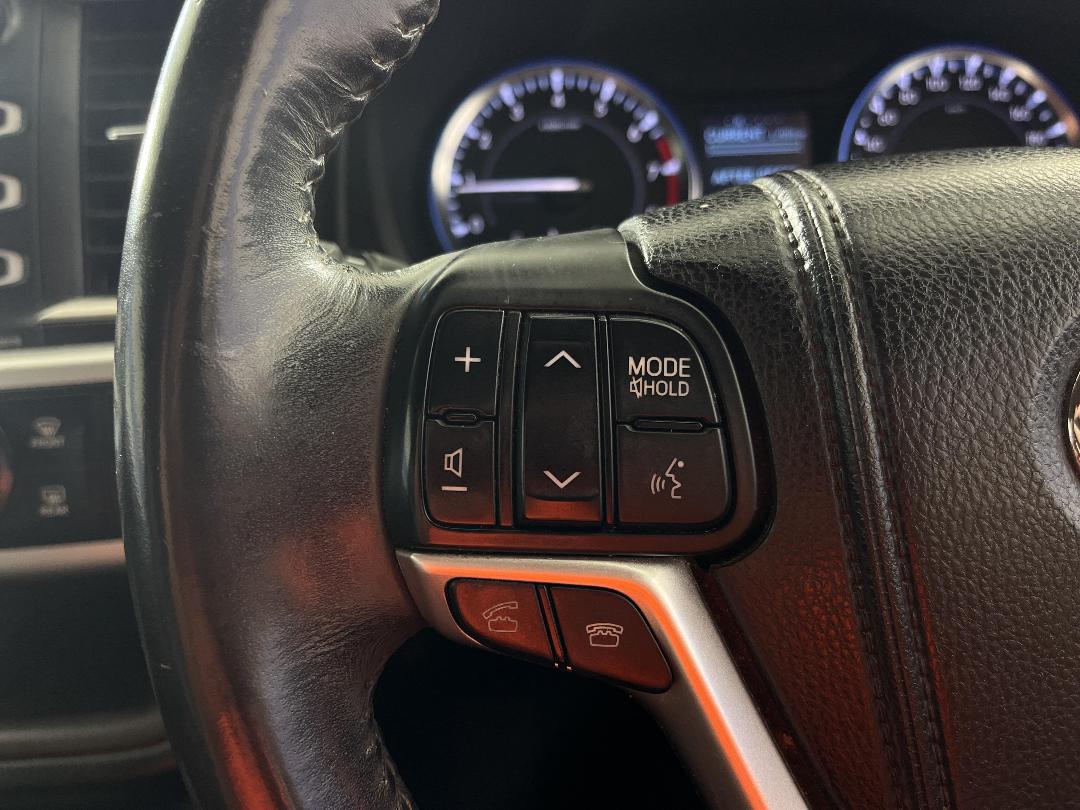 Photo '28' of Toyota Highlander Photo '28' of Toyota Highlander