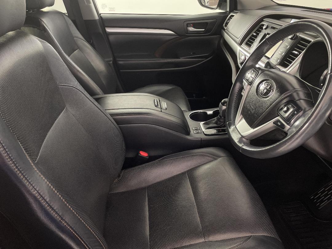 Photo '16' of Toyota Highlander