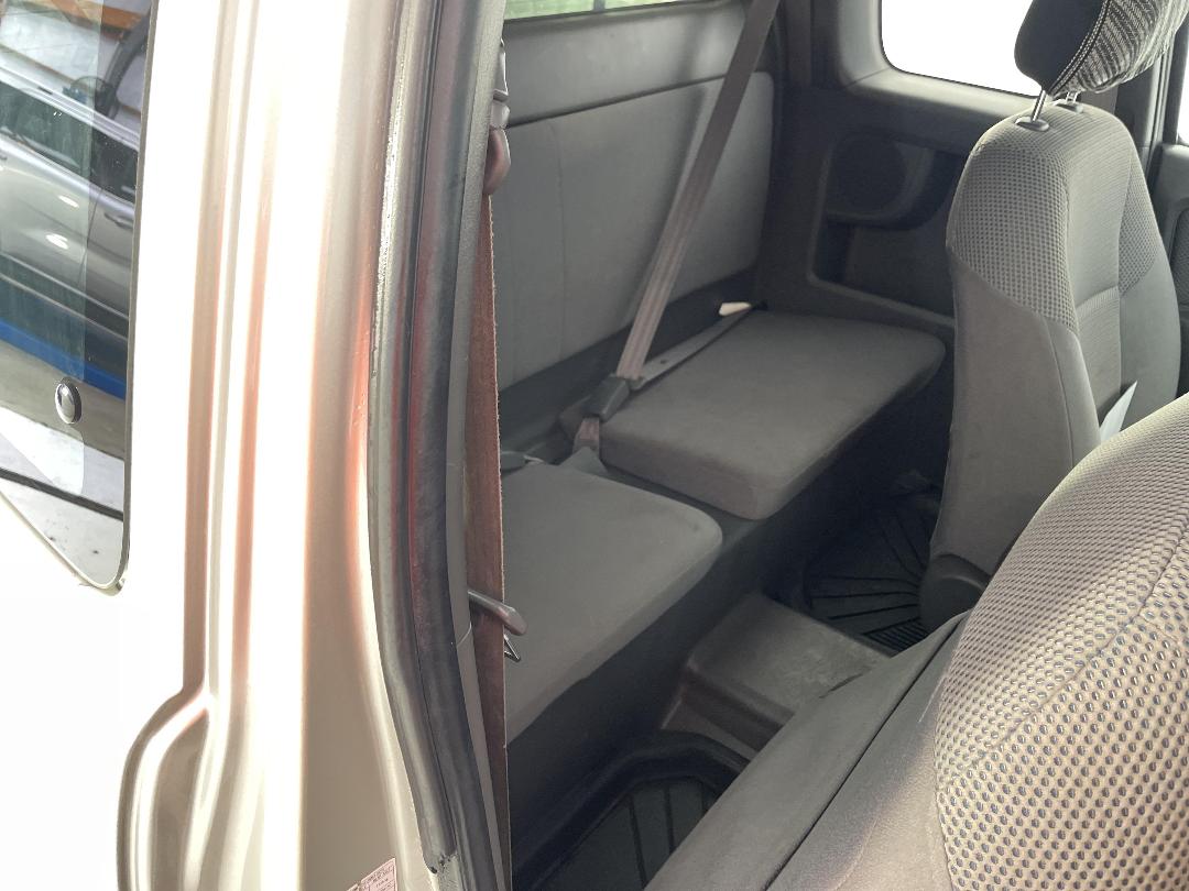 Photo '19' of Toyota Hilux