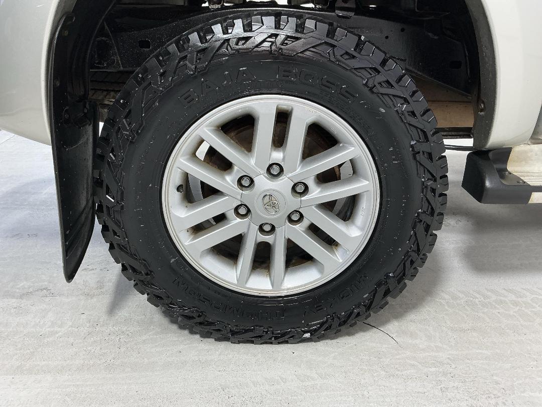 Photo '12' of Toyota Hilux