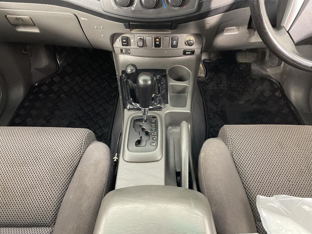 Photo '18' of Toyota Hilux