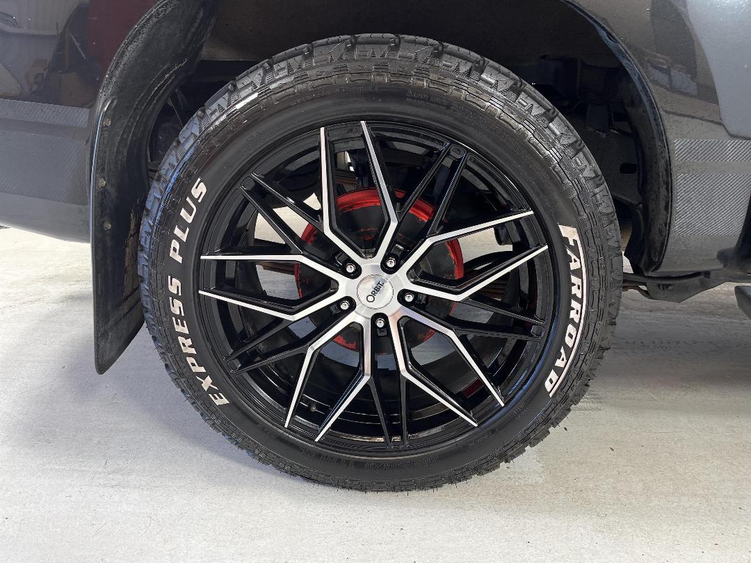 Photo '12' of Toyota Hilux