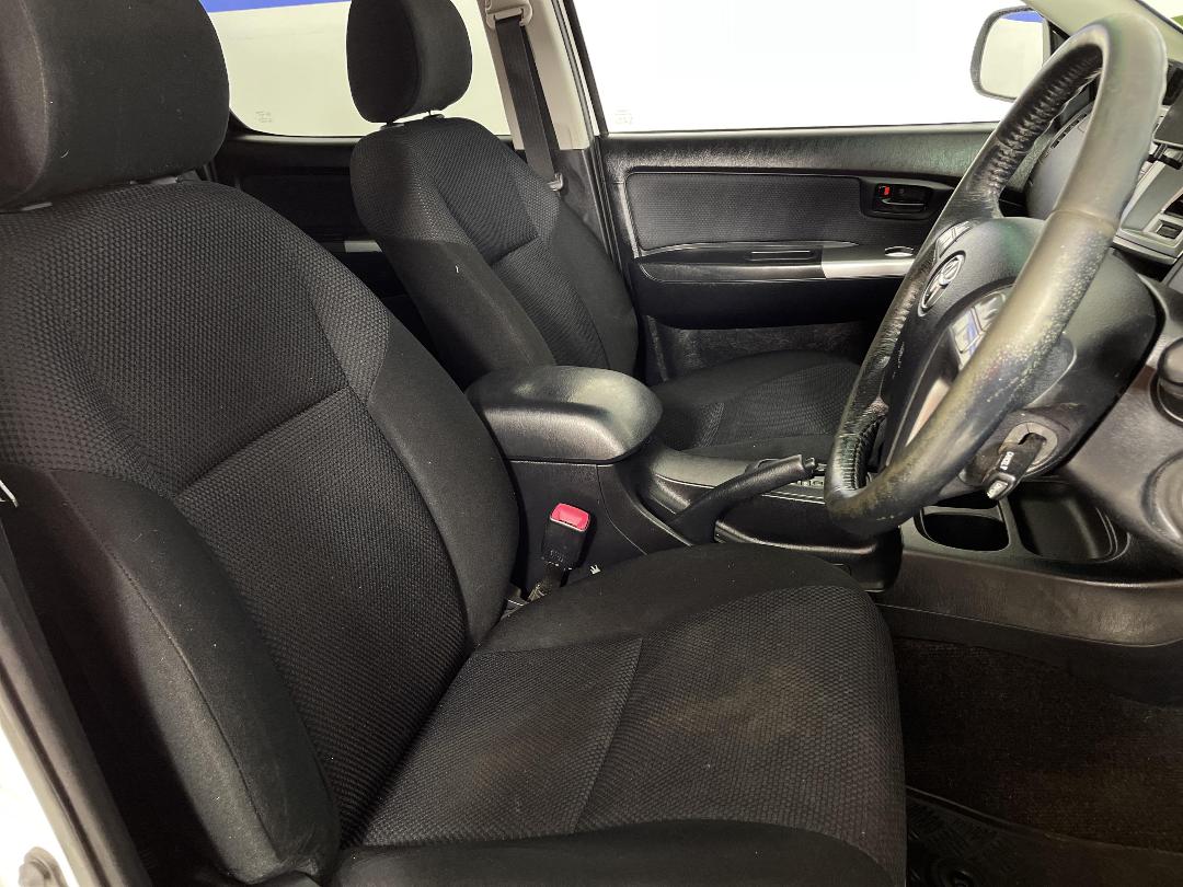 Photo '16' of Toyota Hilux