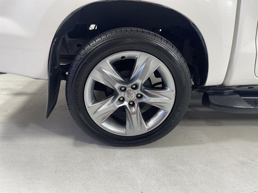 Photo '12' of Toyota Hilux