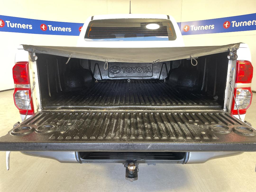 Photo '14' of Toyota Hilux